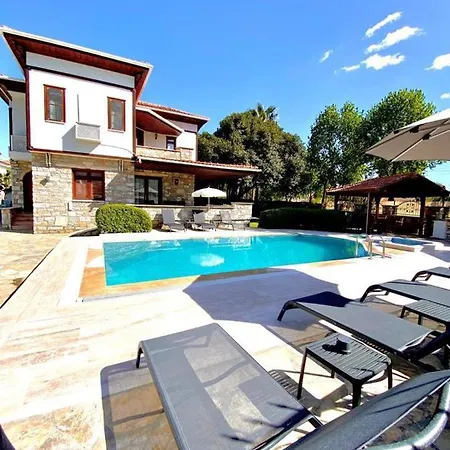 Villa Stunning 4-Bed Villa Celik 4 Bedrooms All Ensuite Dalyan